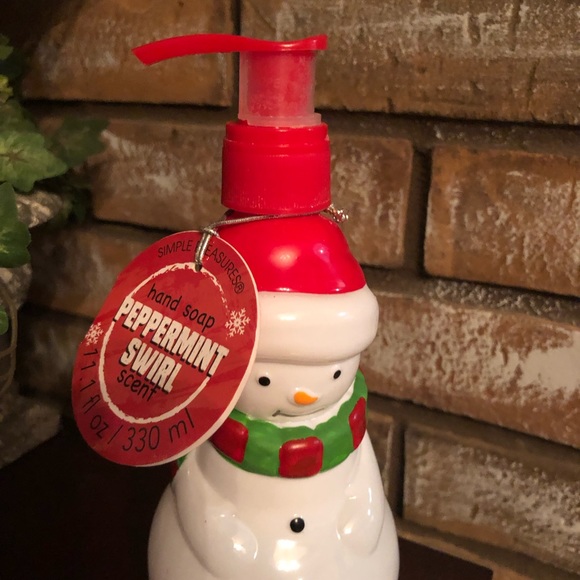 Peppermint Swirl Liquid Soap in Snowman Dispenser - Picture 2 of 2